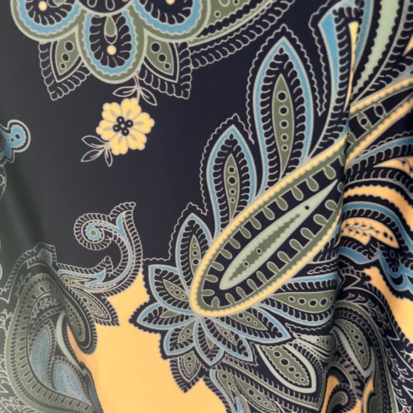 Woman’s Top size 2x - Picture 3 of 4